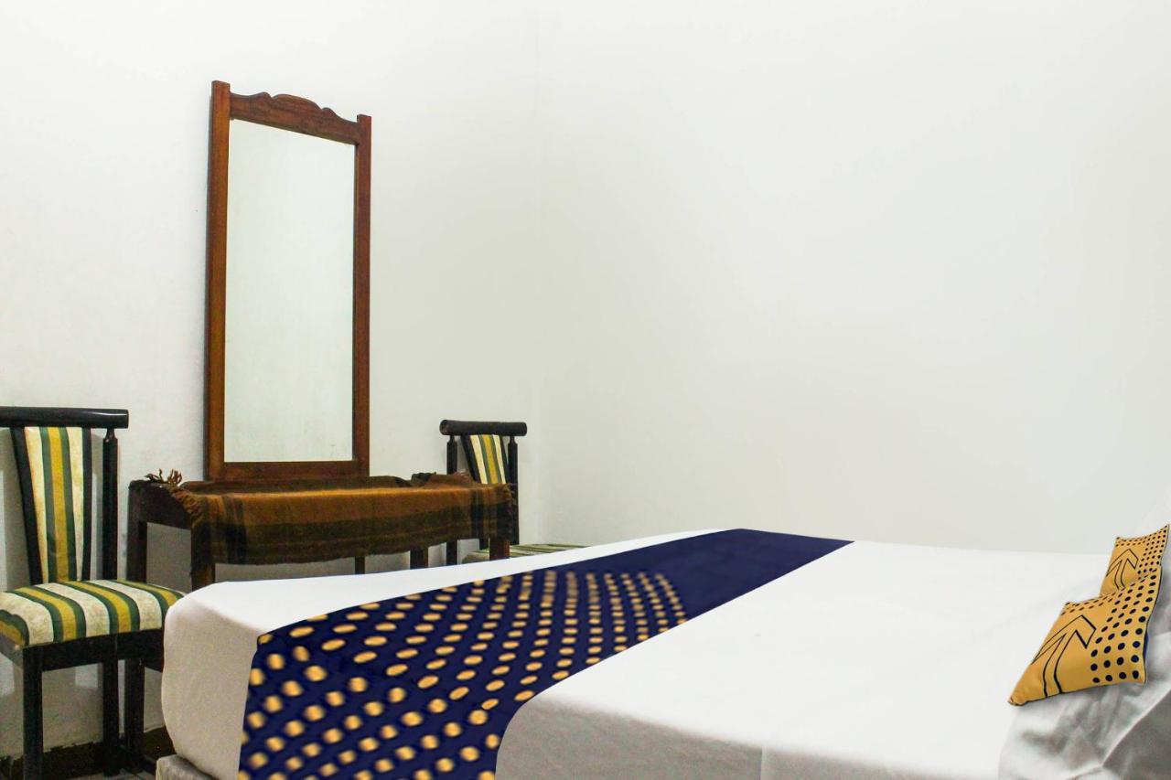 Spot On 91212 Hotel Kelimutu Kupang  Dış mekan fotoğraf